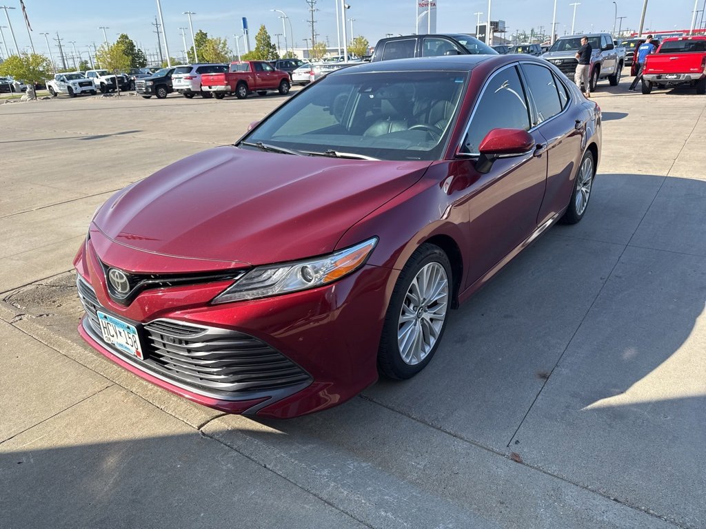 2018 Toyota Camry XLE photo 3