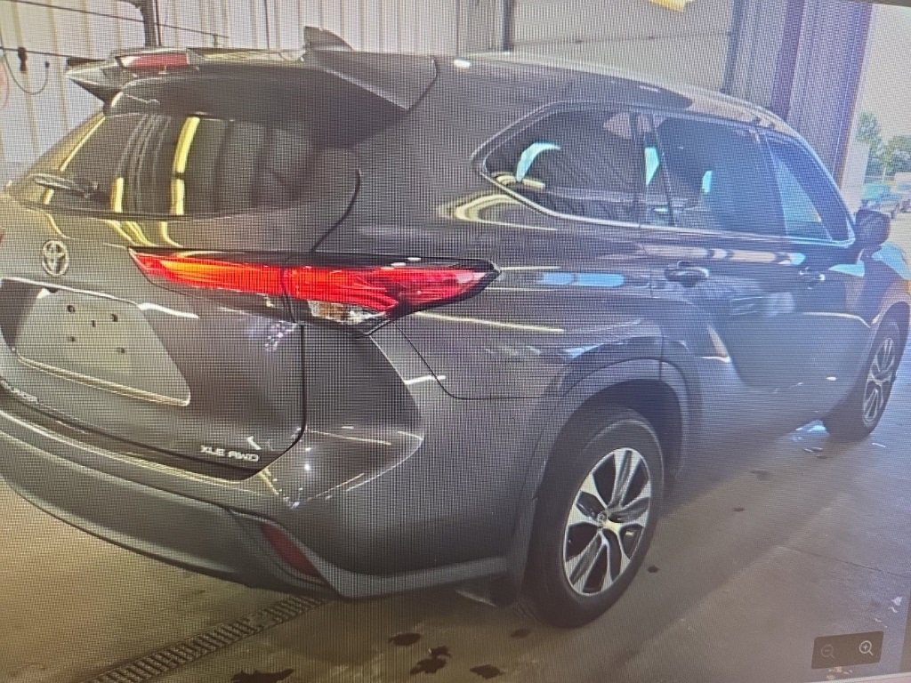2022 Toyota Highlander XLE photo 4