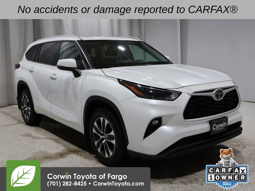 2022 Toyota Highlander XLE's photo
