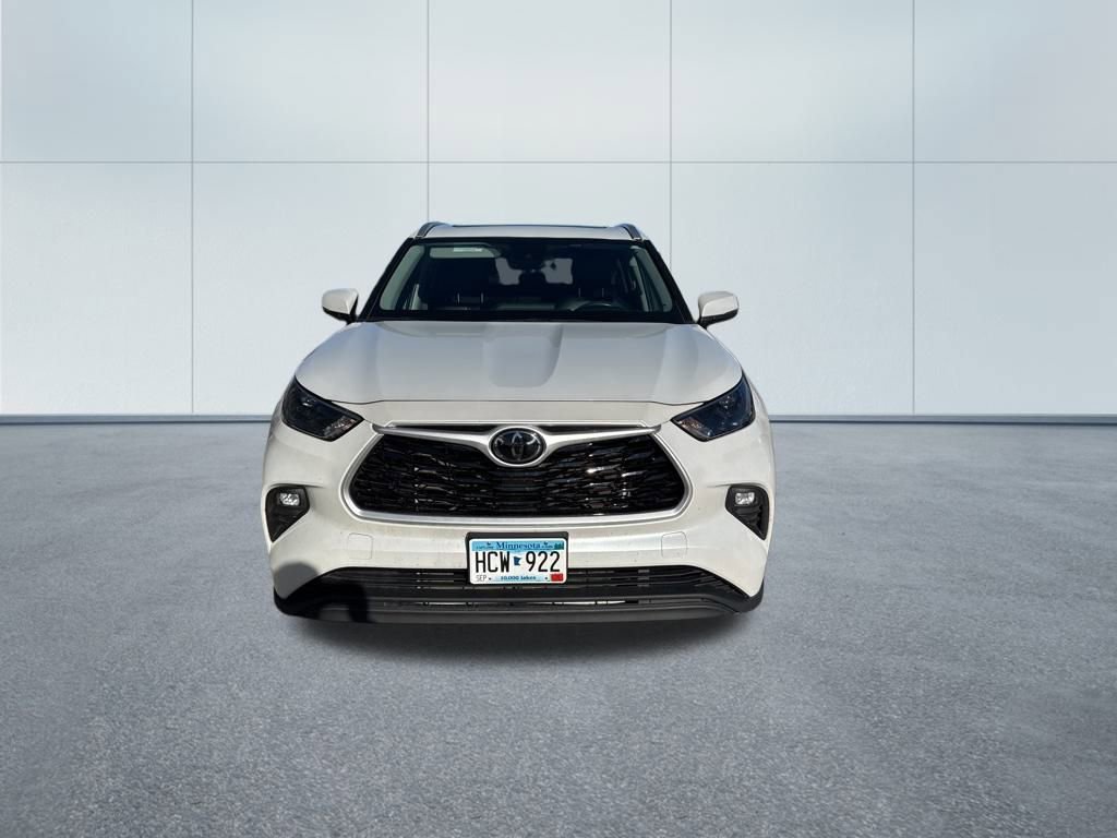 2022 Toyota Highlander XLE photo 2