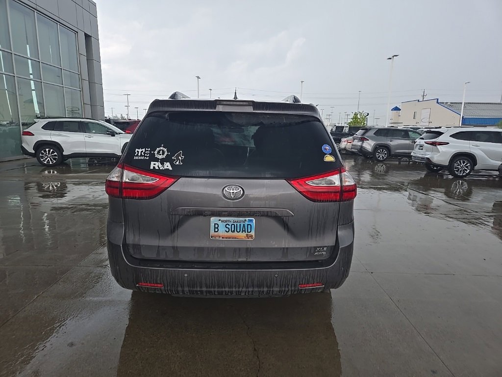2018 Toyota Sienna XLE Premium photo 4