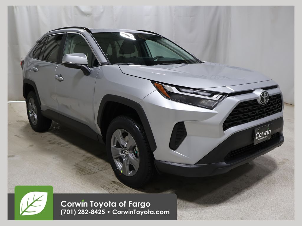 2025 Toyota RAV4 XLE's photo