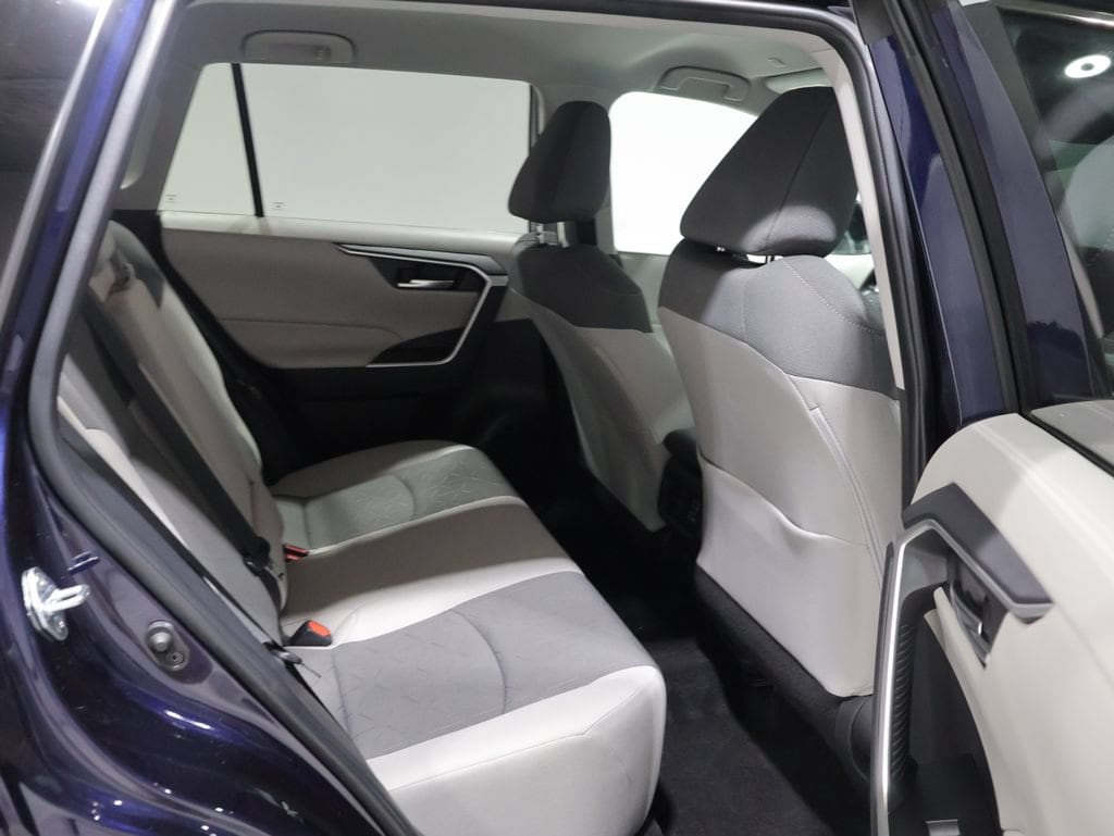 2025 Toyota RAV4 XLE - Photo 20