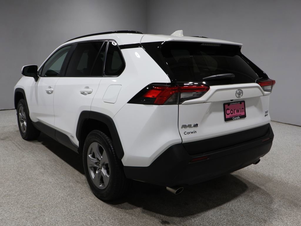 2025 Toyota RAV4 Hybrid XLE photo 2