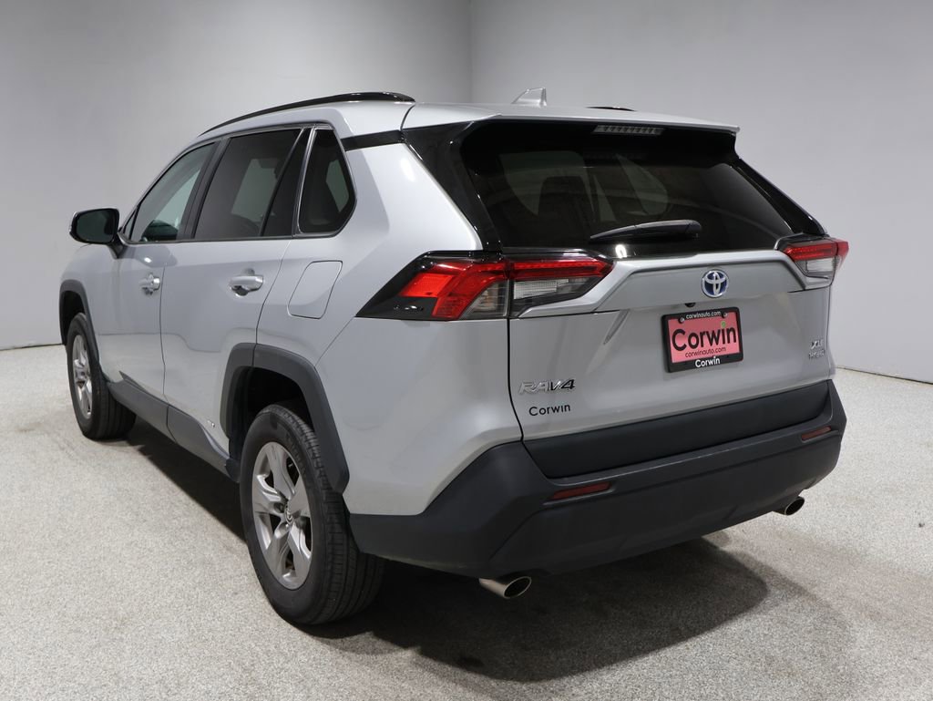 2024 Toyota RAV4 Hybrid XLE photo 4