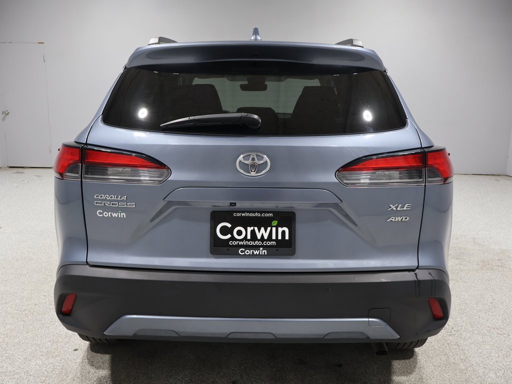2022 Toyota Corolla Cross XLE photo 3
