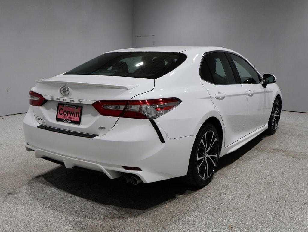 Used 2018 Toyota Camry SE Sedan