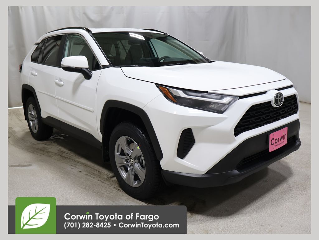 2025 Toyota RAV4 XLE's photo