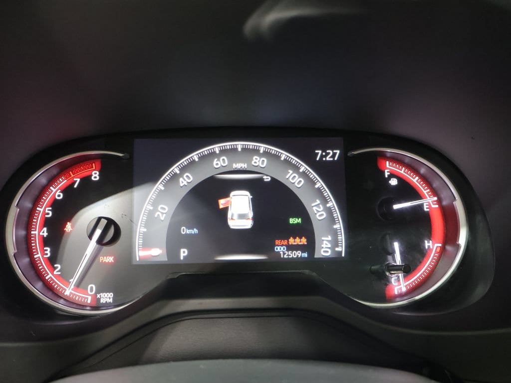 2025 Toyota RAV4 XLE - Photo 39
