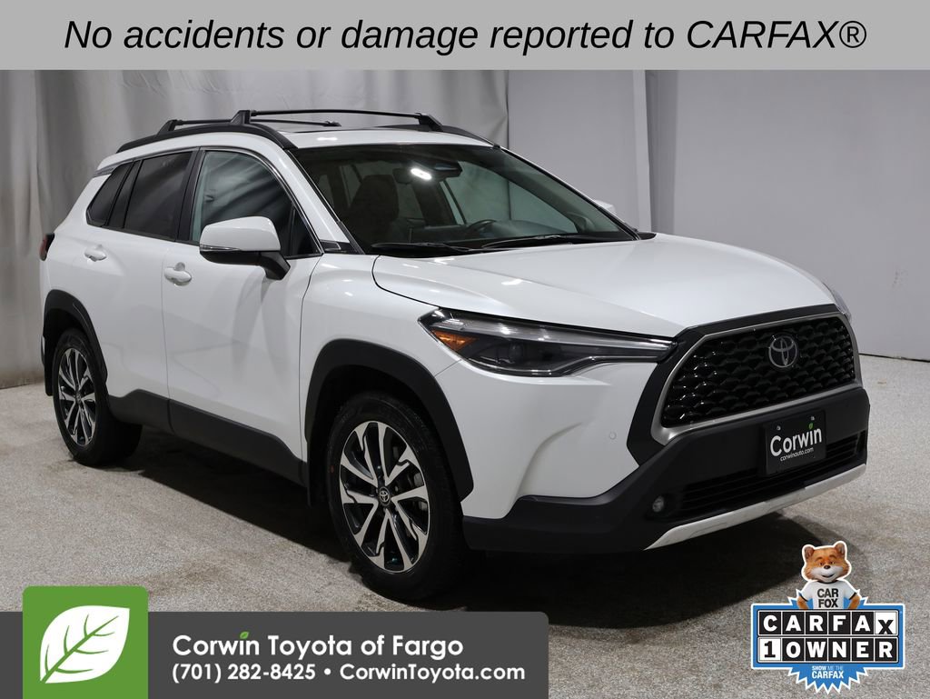 2024 Toyota Corolla Cross XLE's photo