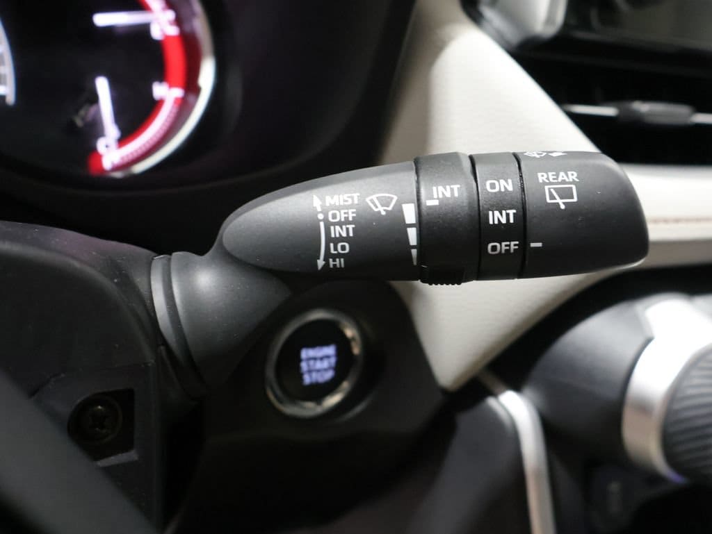 2025 Toyota RAV4 XLE - Photo 37