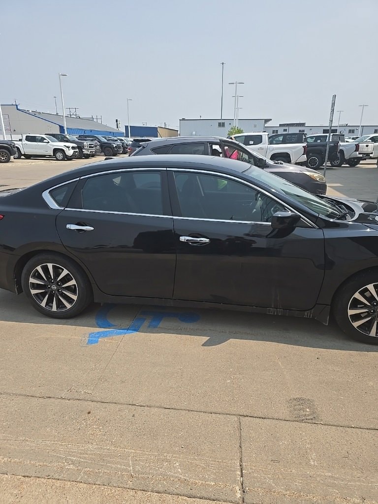 Used 2017 Nissan Altima SV with VIN 1N4AL3AP6HC218369 for sale in Fargo, ND