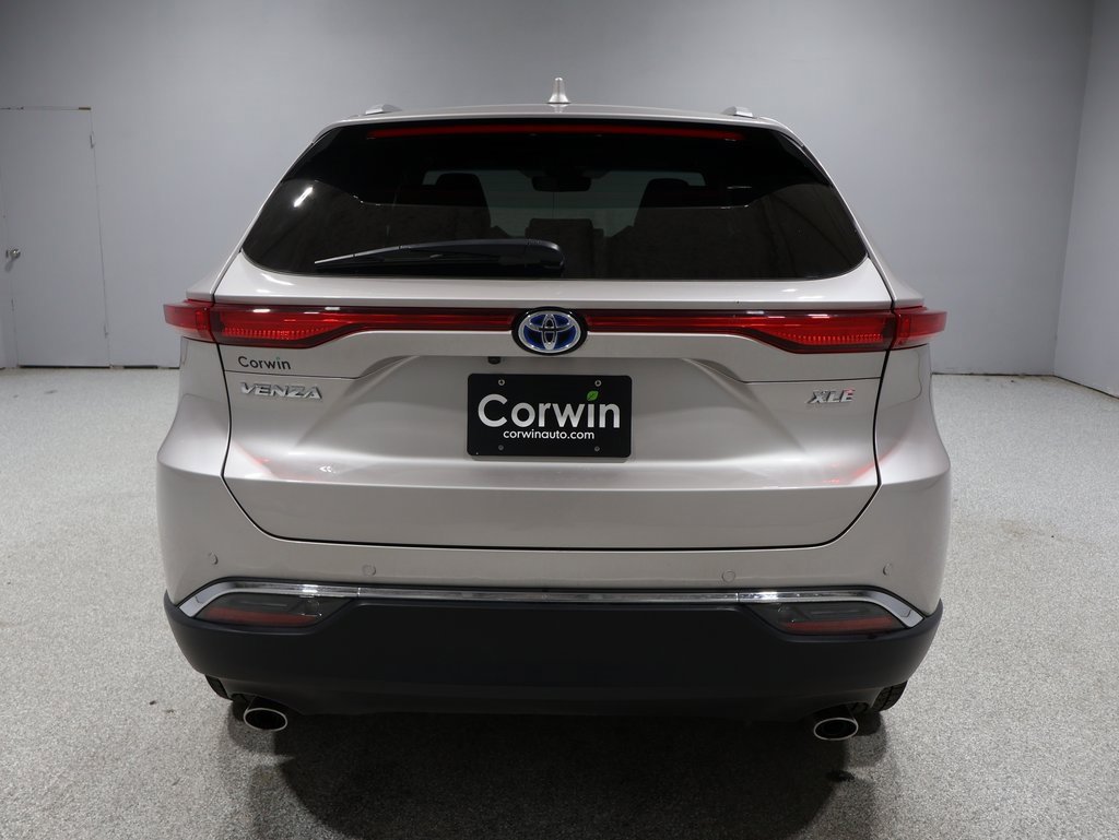 2023 Toyota Venza XLE photo 3