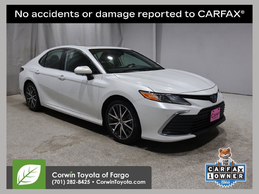 2022 Toyota Camry Hybrid XLE Sedan