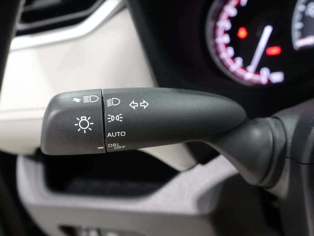 2025 Toyota RAV4 XLE - Photo 36