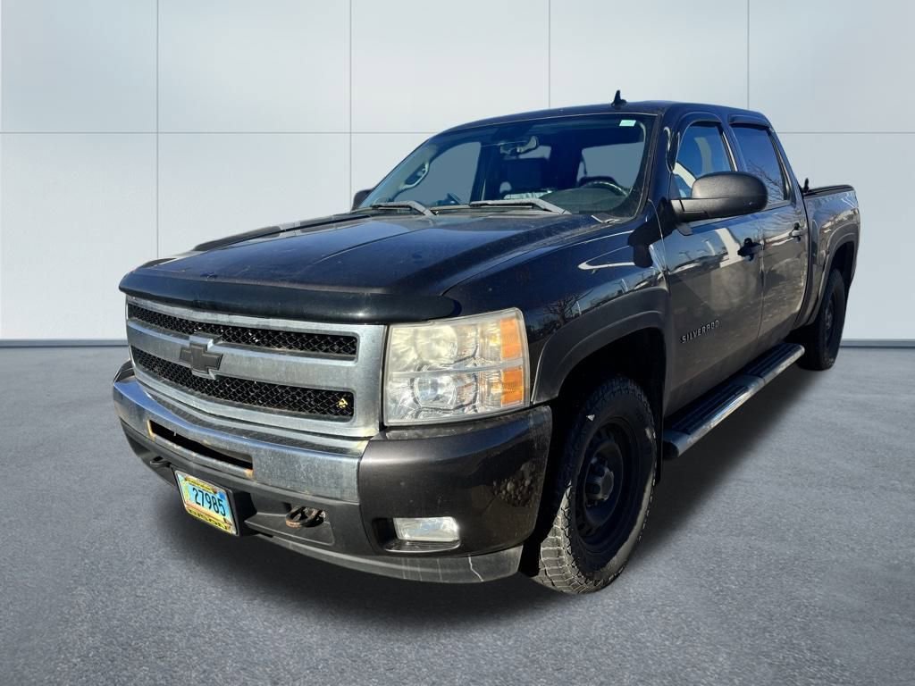 2011 Chevrolet Silverado 1500 LT photo 2