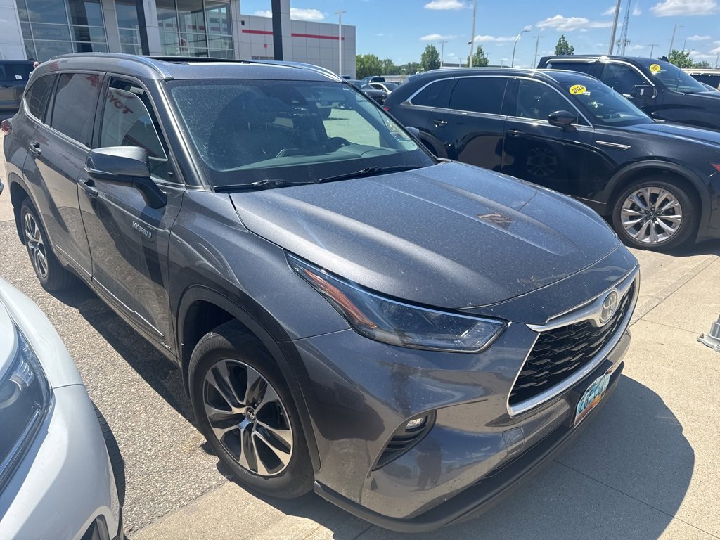 2021 Toyota Highlander Hybrid XLE photo 3