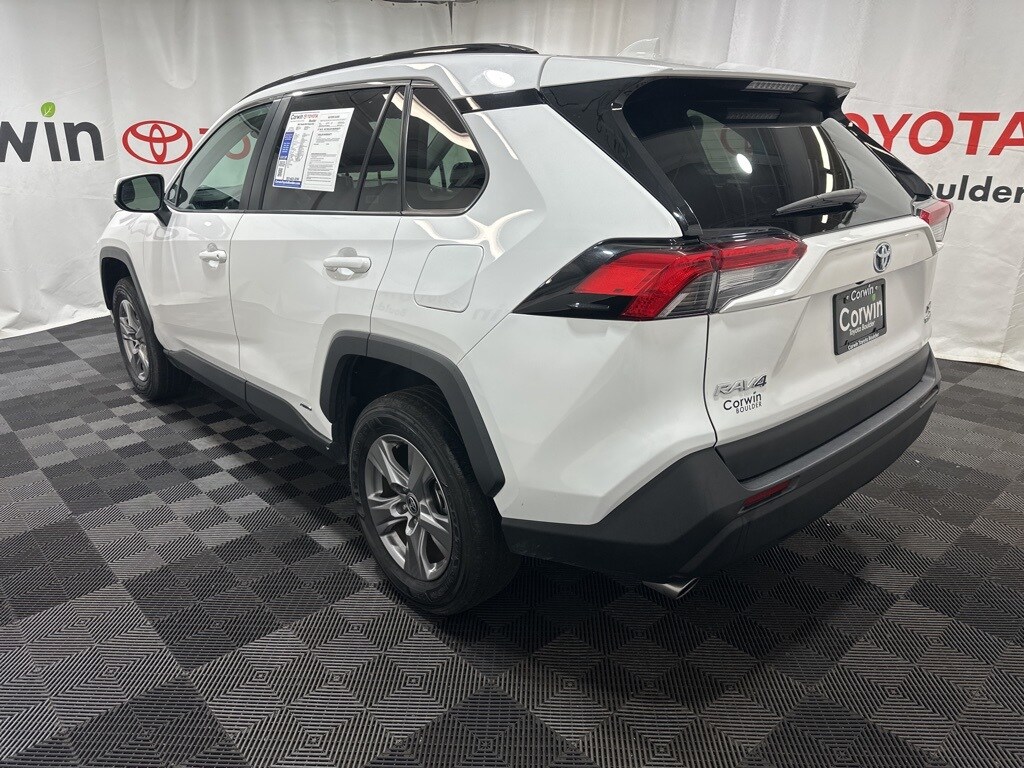 2024 Toyota RAV4 Hybrid XLE photo 4