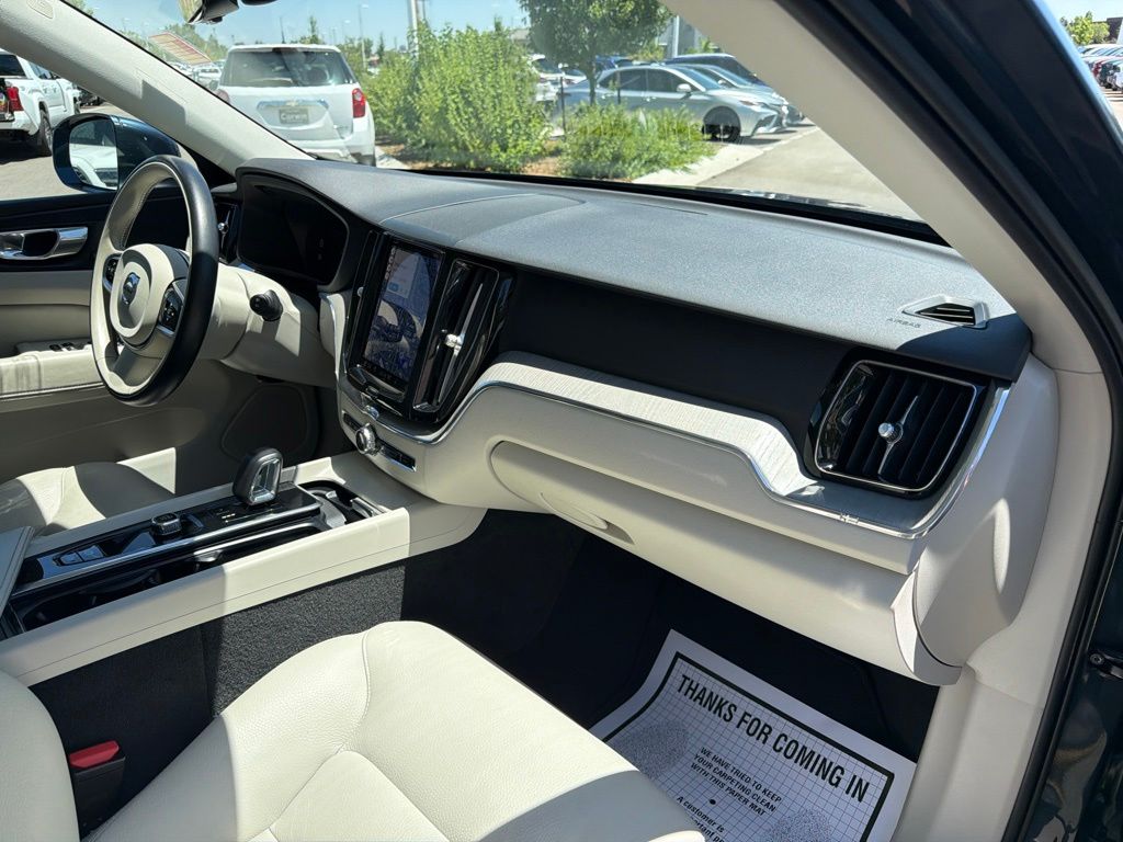 2023 Volvo XC60 Plus - Photo 13