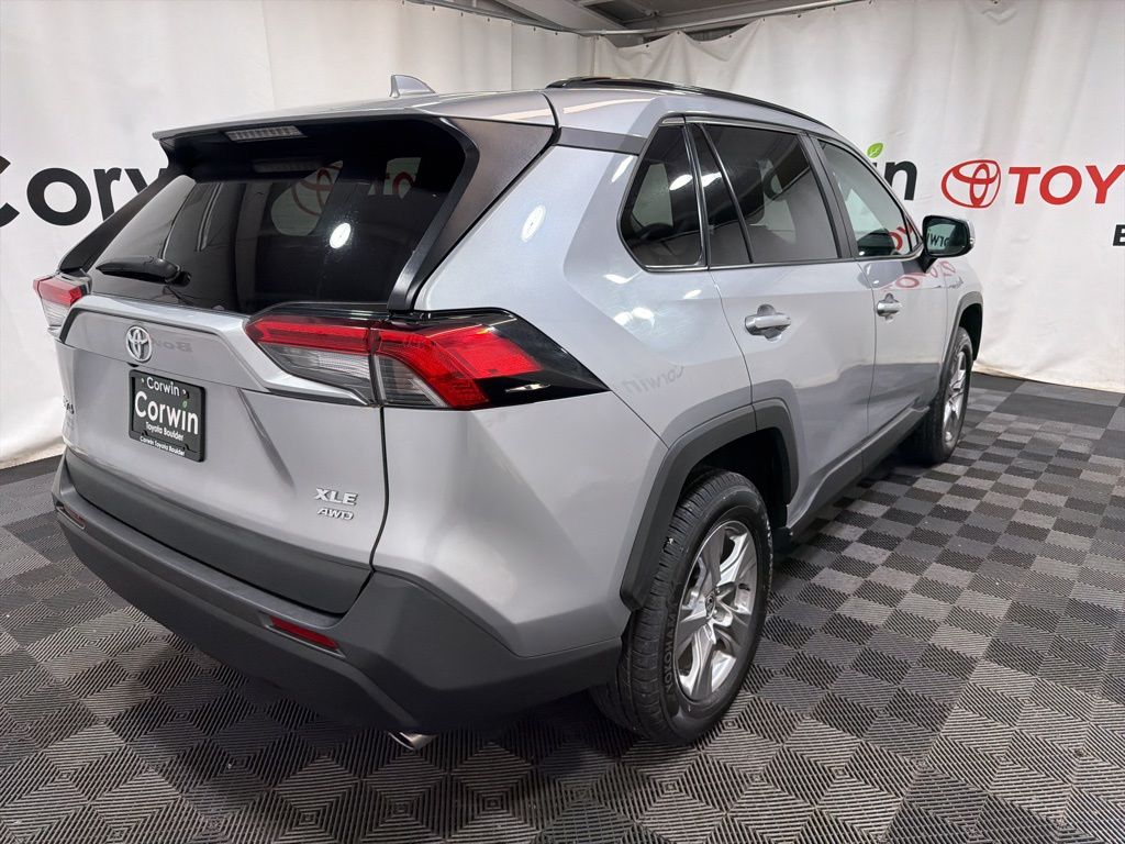 2024 Toyota RAV4 XLE photo 4