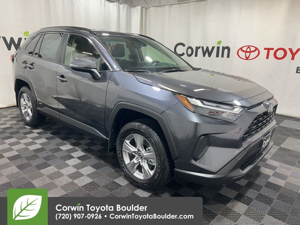 2025 Toyota RAV4 XLE's photo