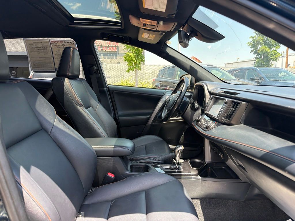 2018 Toyota RAV4 SE - Photo 12