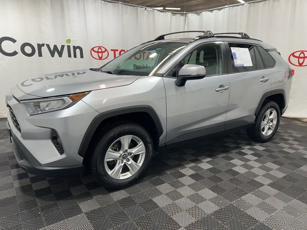 2020 Toyota RAV4 XLE photo 2