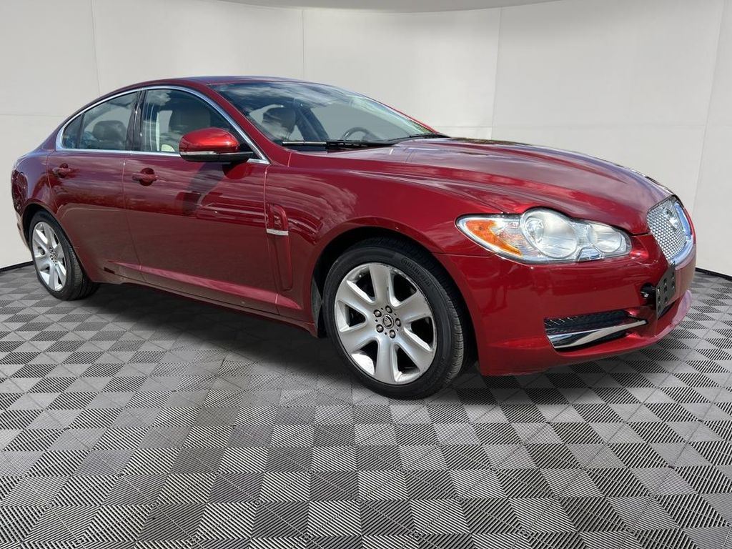 2010 Jaguar XF -'s photo