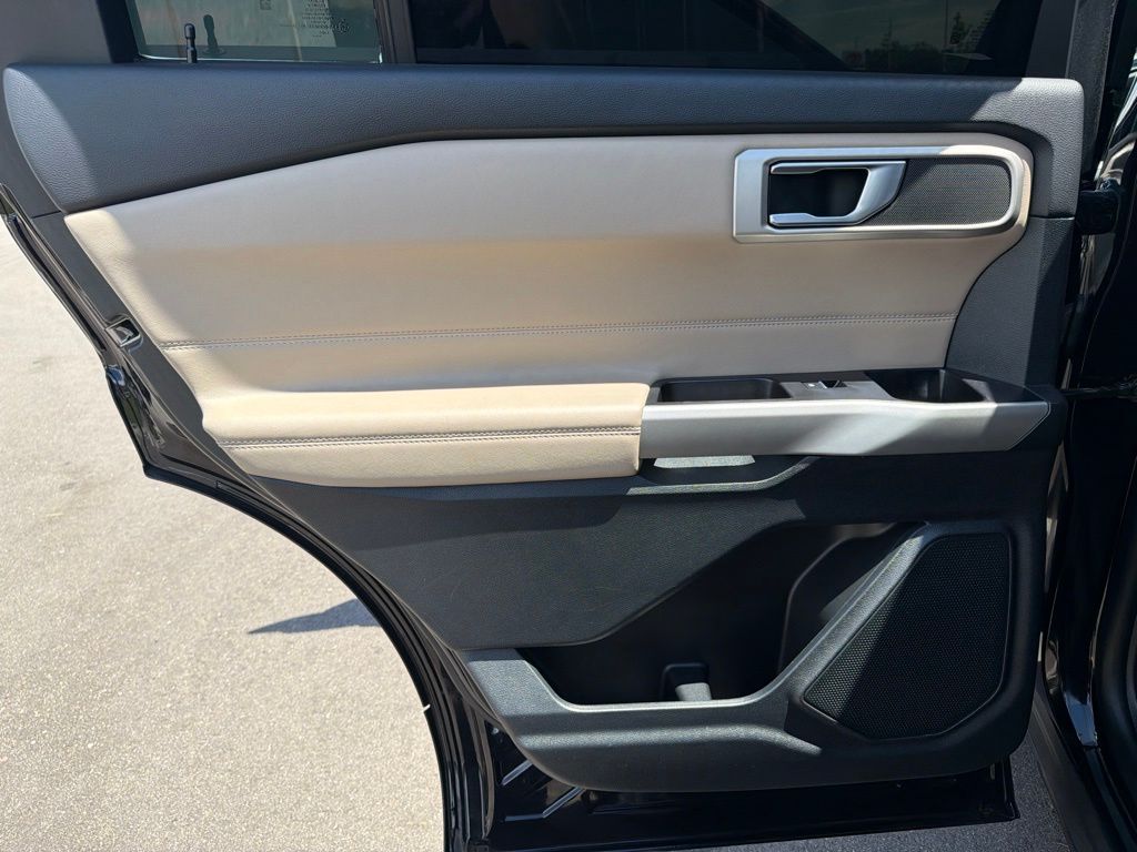 2023 Ford Explorer XLT - Photo 18