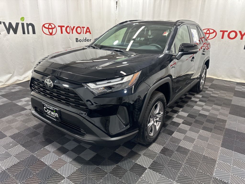 2025 Toyota RAV4 Hybrid XLE photo 2