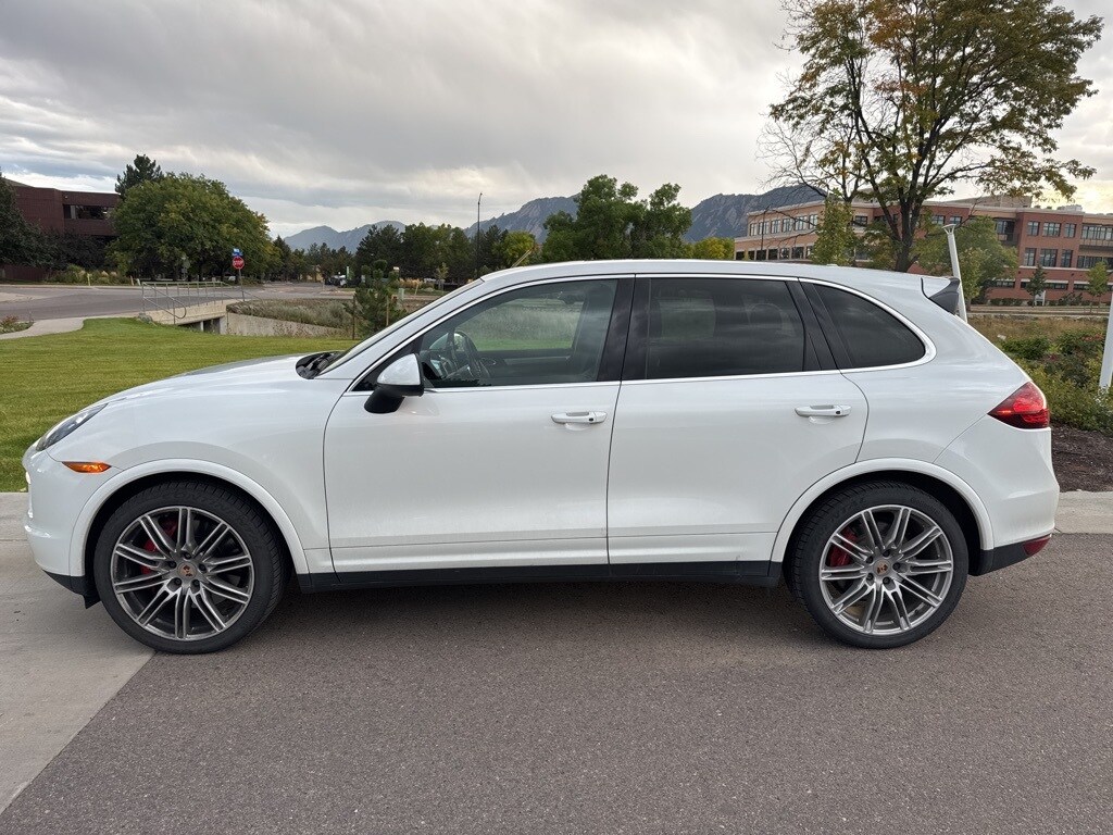 2014 Porsche Cayenne Turbo photo 4