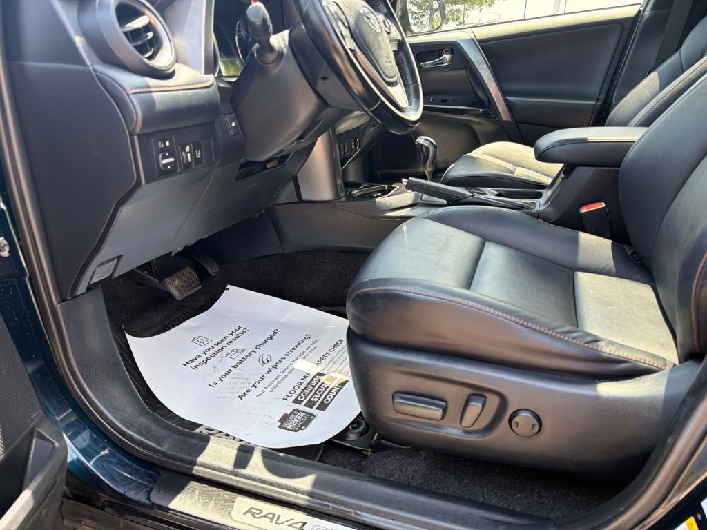 2018 Toyota RAV4 SE - Photo 22