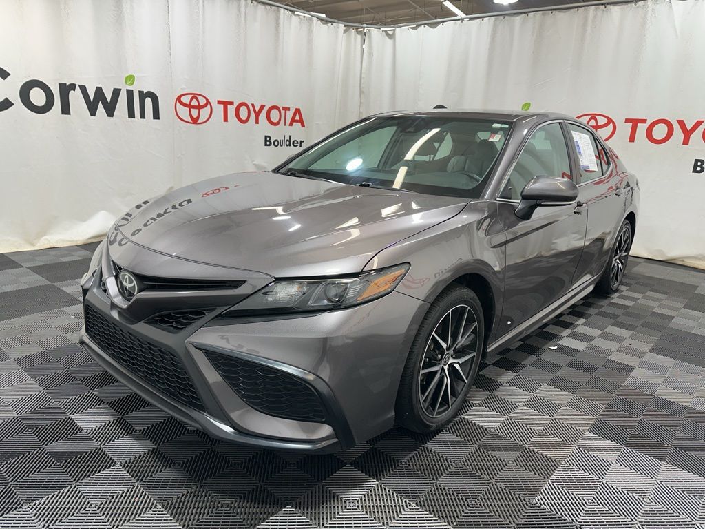 2024 Toyota Camry SE photo 3