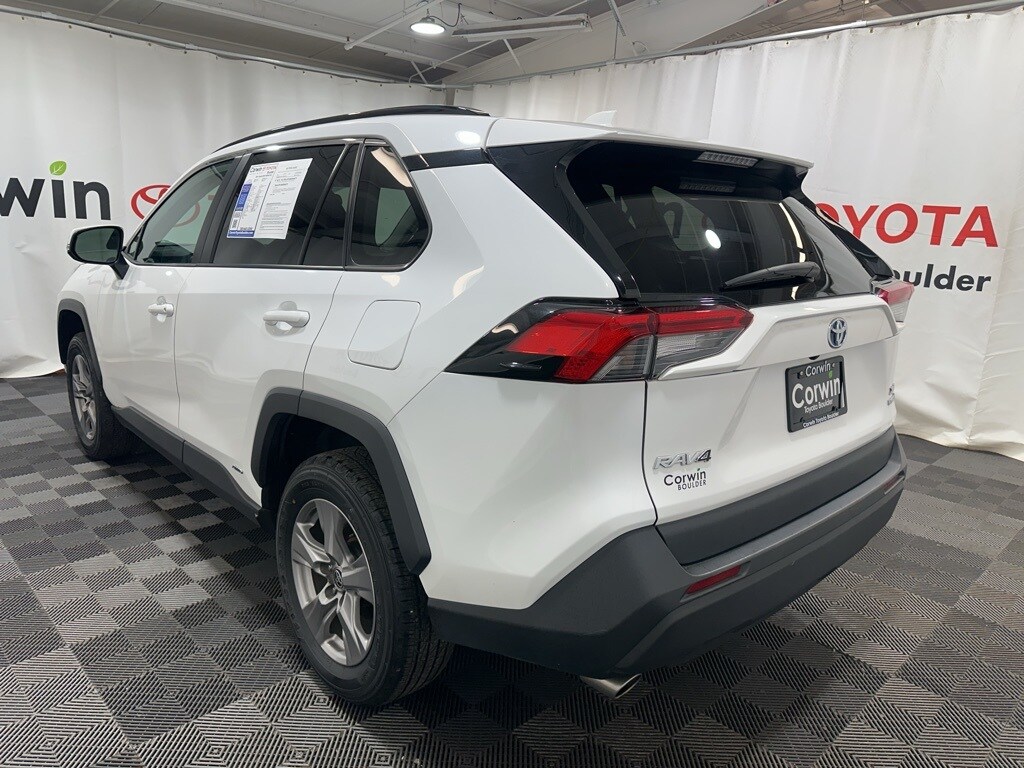 2024 Toyota RAV4 Hybrid XLE photo 4