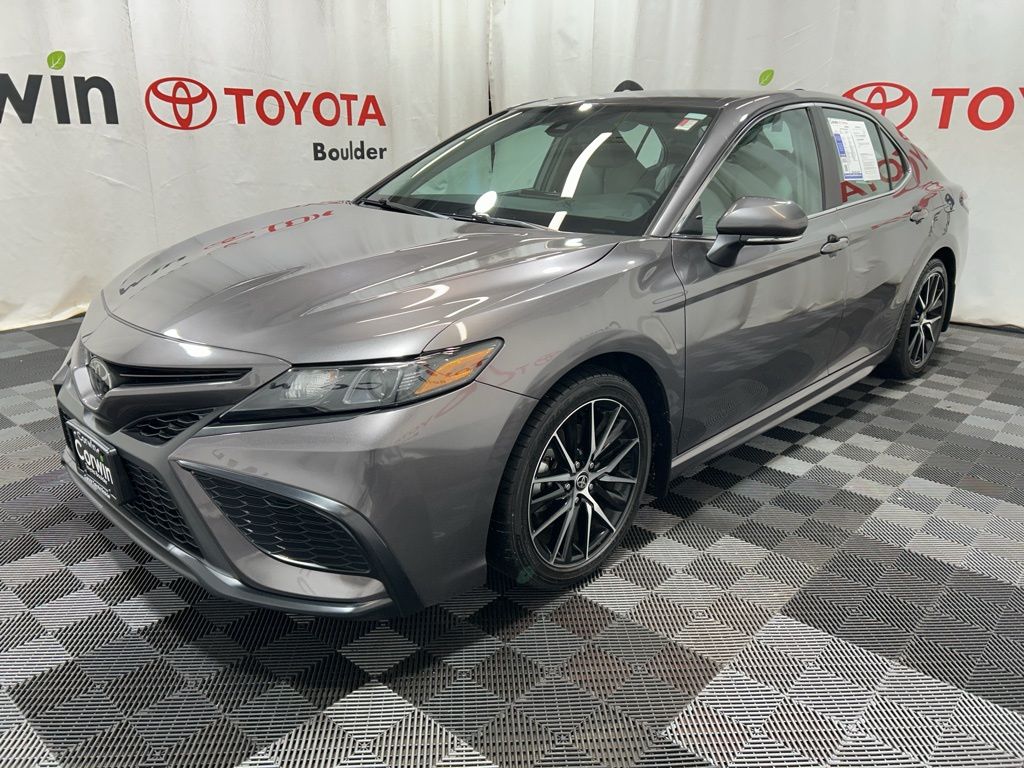 2023 Toyota Camry SE photo 3
