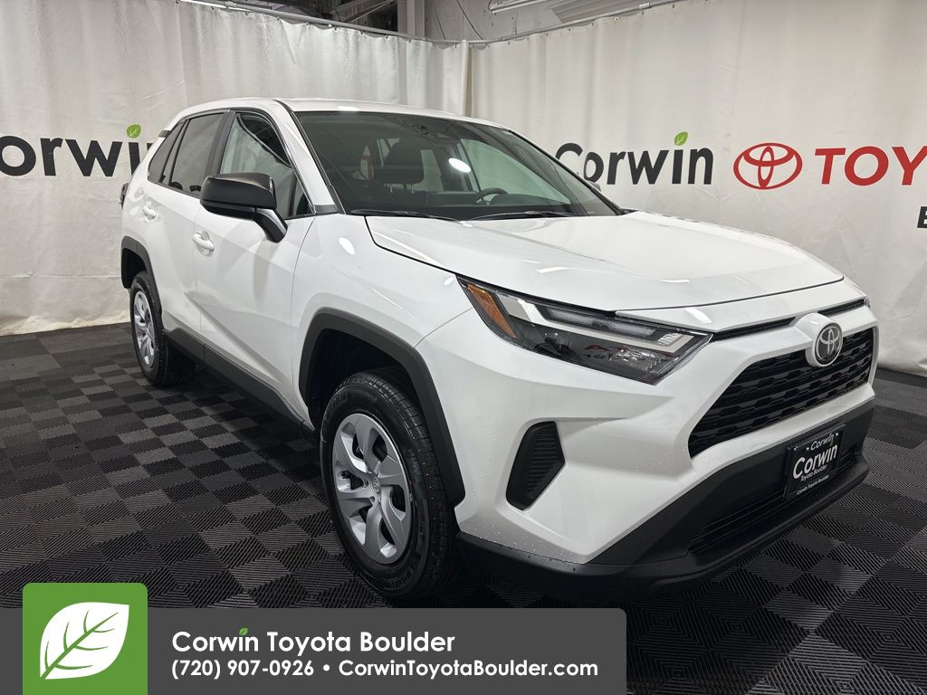 2025 Toyota RAV4 LE's photo