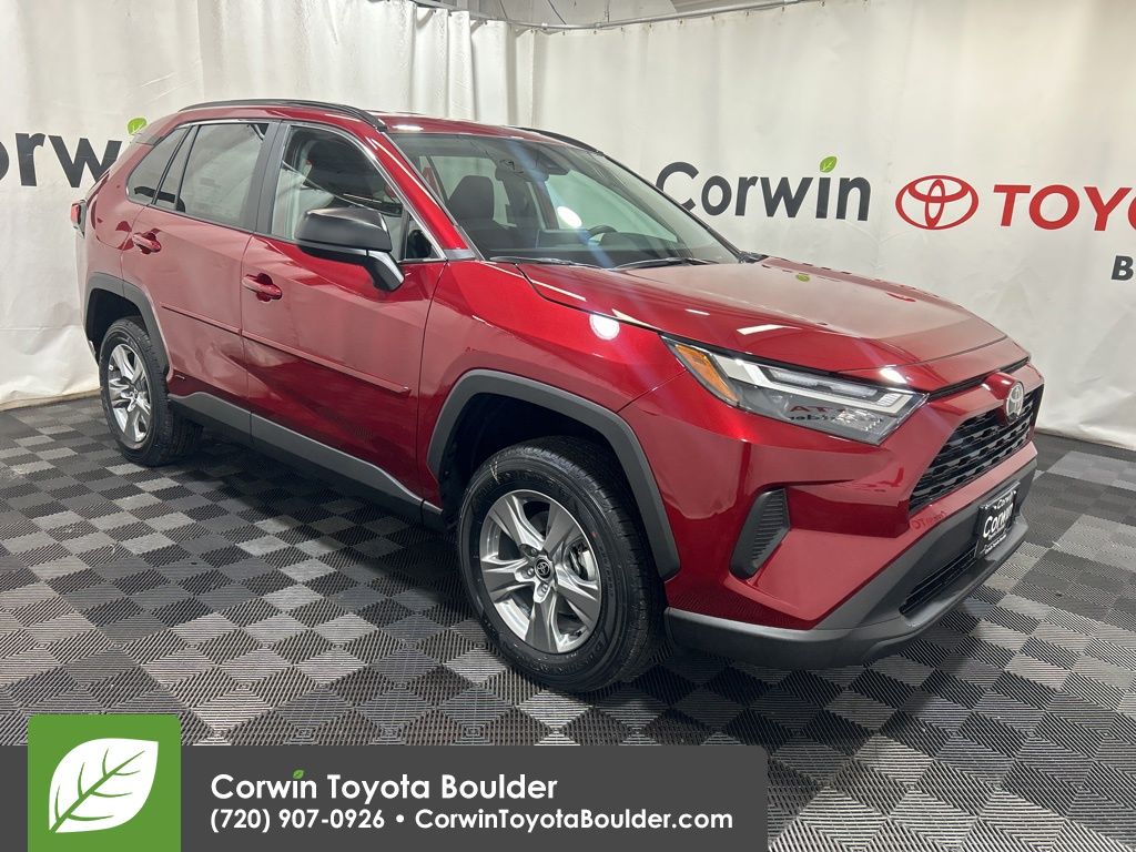 2025 Toyota RAV4 LE's photo