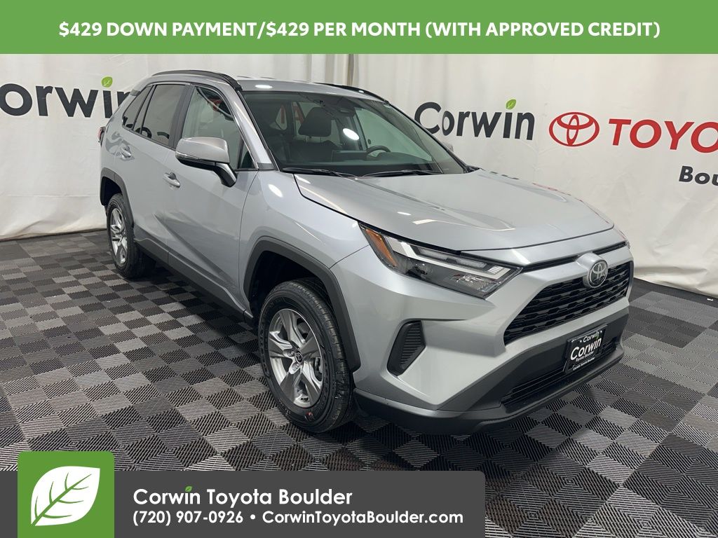 2025 Toyota RAV4 XLE's photo