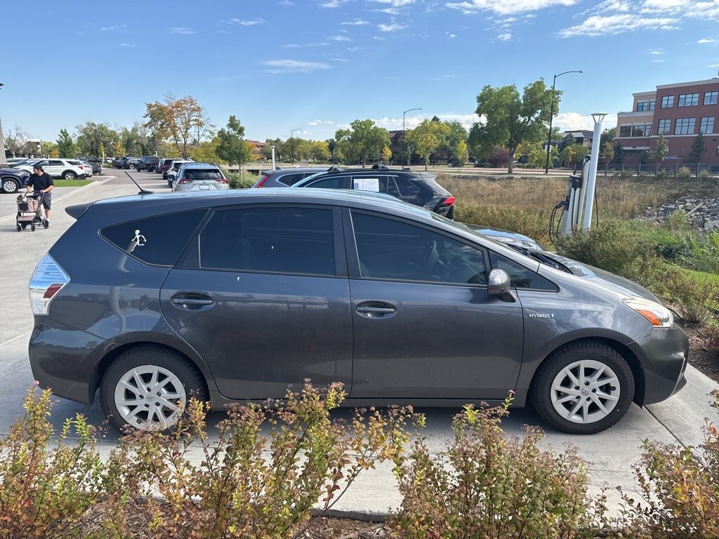 2014 Toyota Prius V Three photo 4