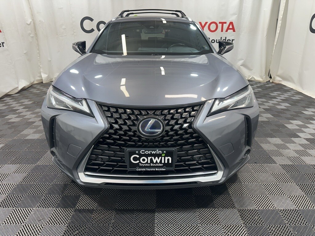 2020 Lexus UX 250h Premium photo 2