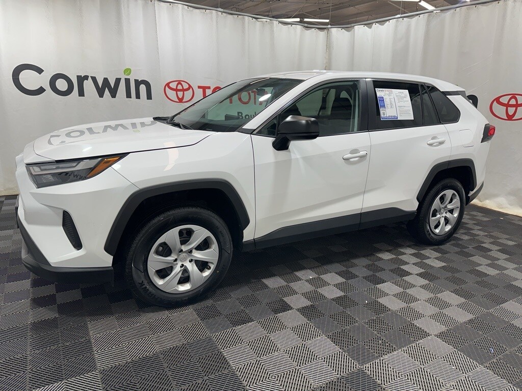 2024 Toyota RAV4 LE photo 4