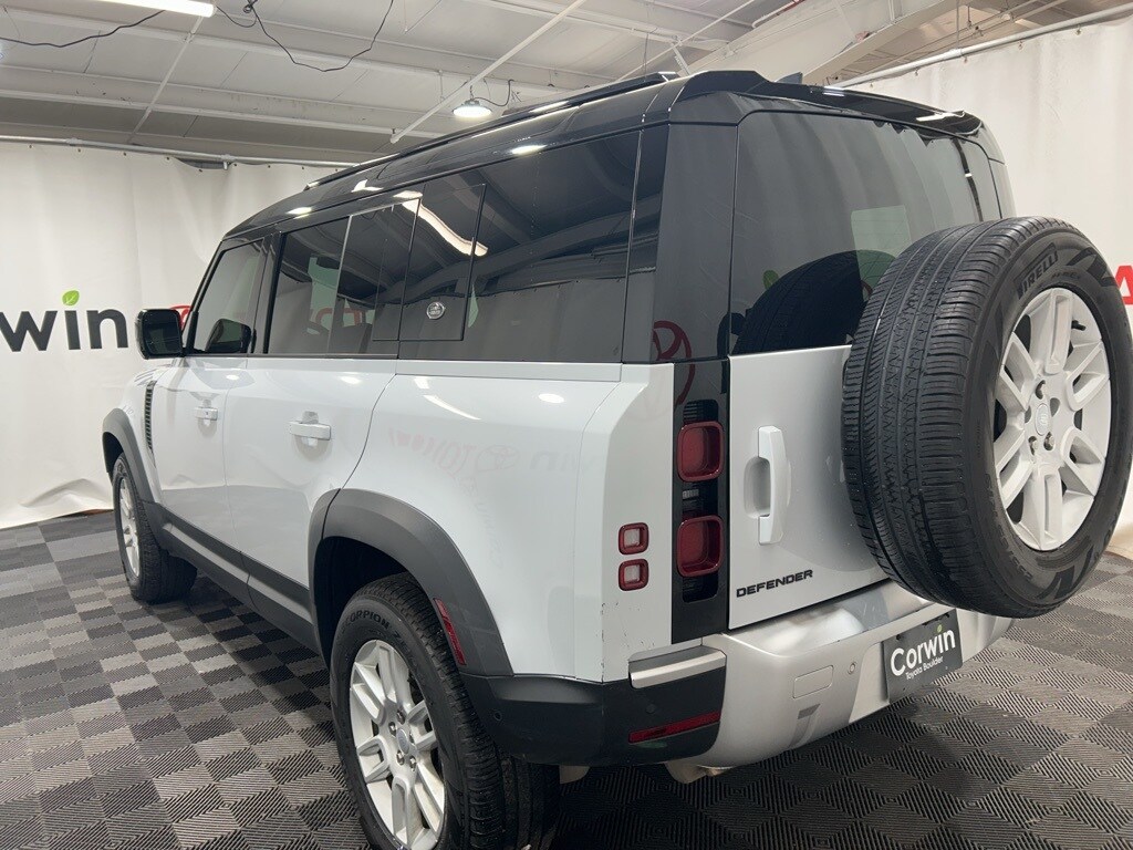 2023 Land Rover Defender S photo 4