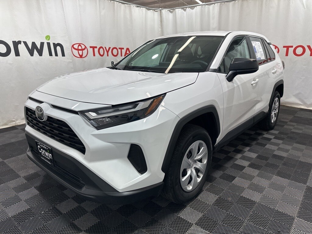 2024 Toyota RAV4 LE photo 3