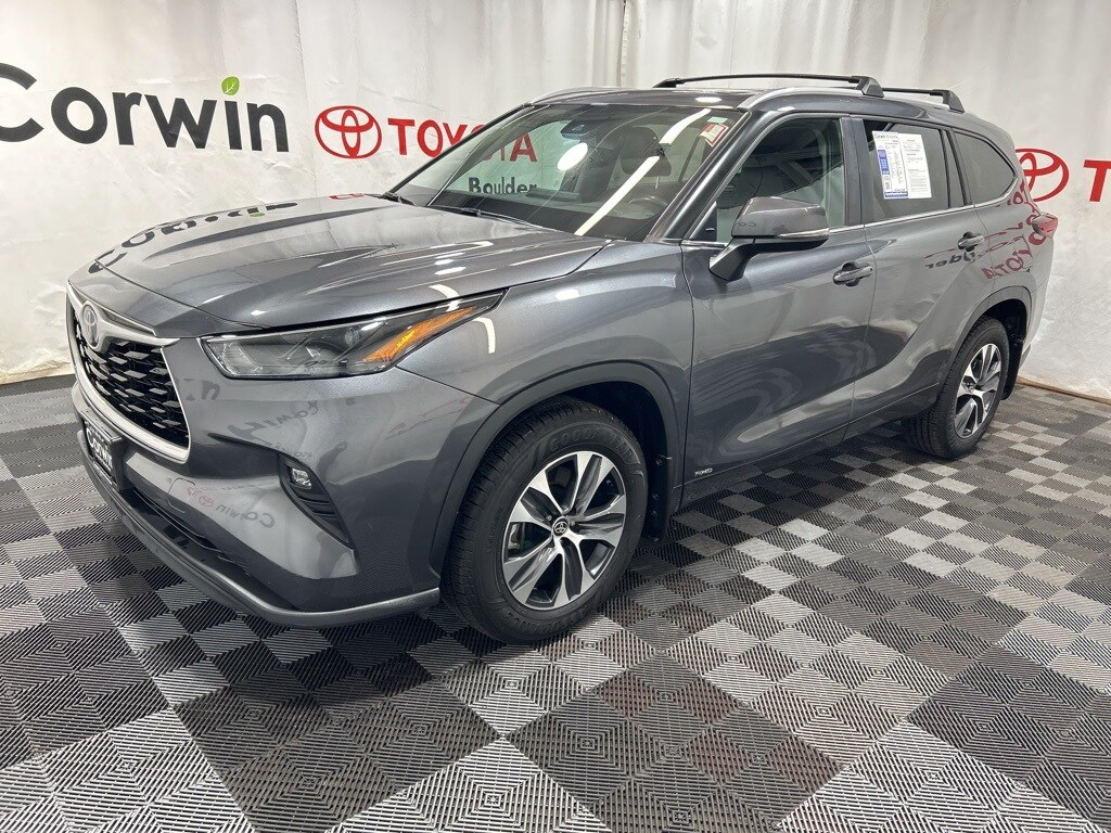 2023 Toyota Highlander Hybrid XLE photo 2