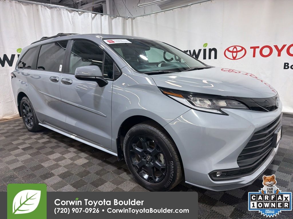 2025 Toyota Sienna Woodland Edition Hybrid AWD's photo