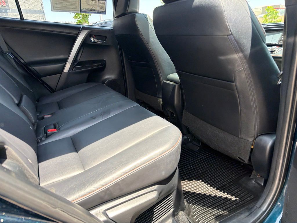 2018 Toyota RAV4 SE - Photo 14