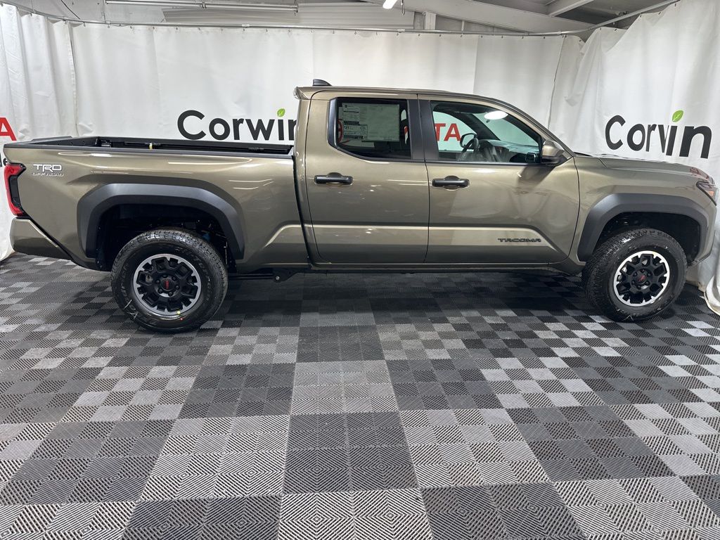2026 Toyota Tacoma TRD Off-Road photo 4