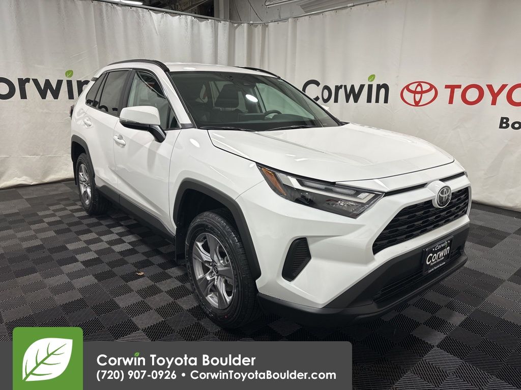 2025 Toyota RAV4 XLE's photo
