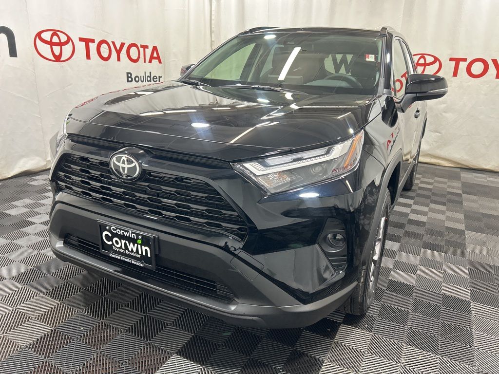 2025 Toyota RAV4 Hybrid XLE photo 2