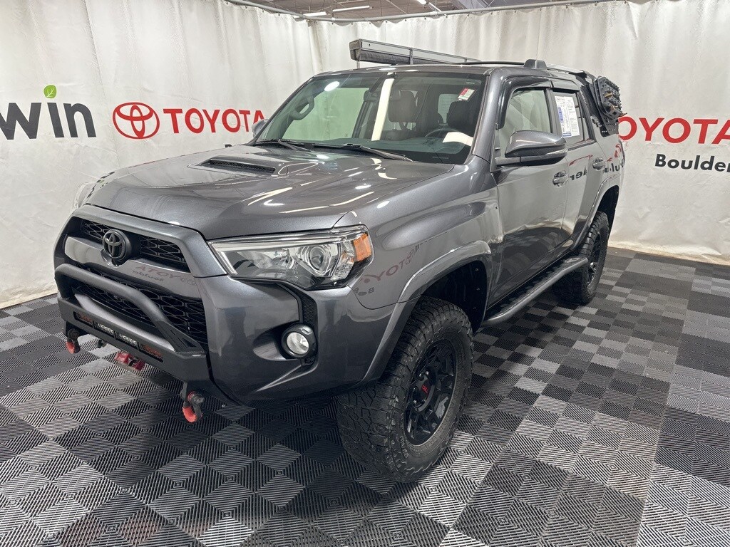 2018 Toyota 4Runner TRD Off-Road Premium photo 3